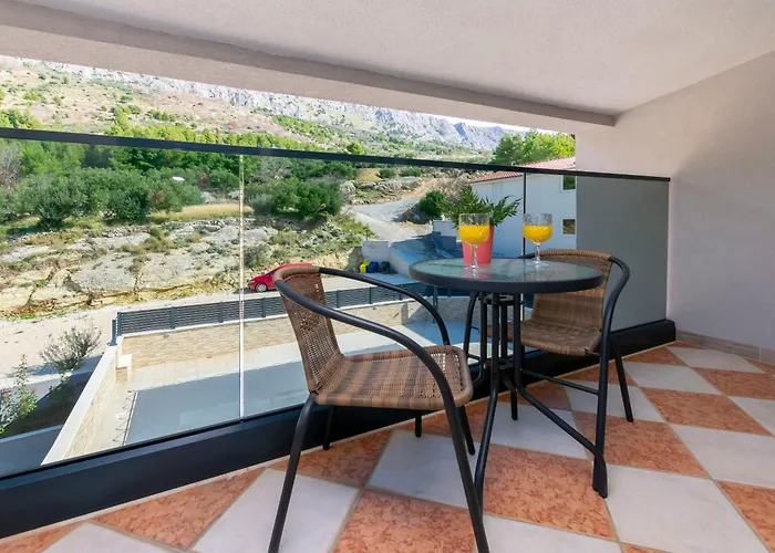 Apartments Villa Milas With Pool