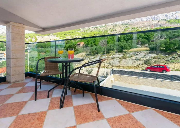 Apartments Villa Milas With Pool
