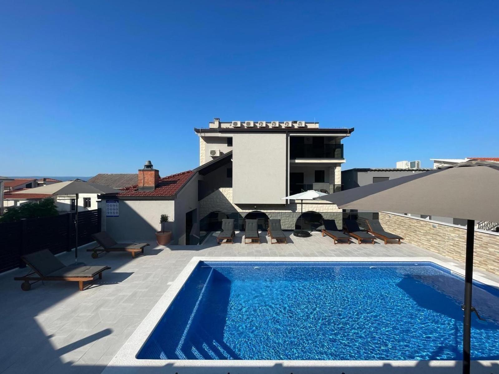 Milas With Pool