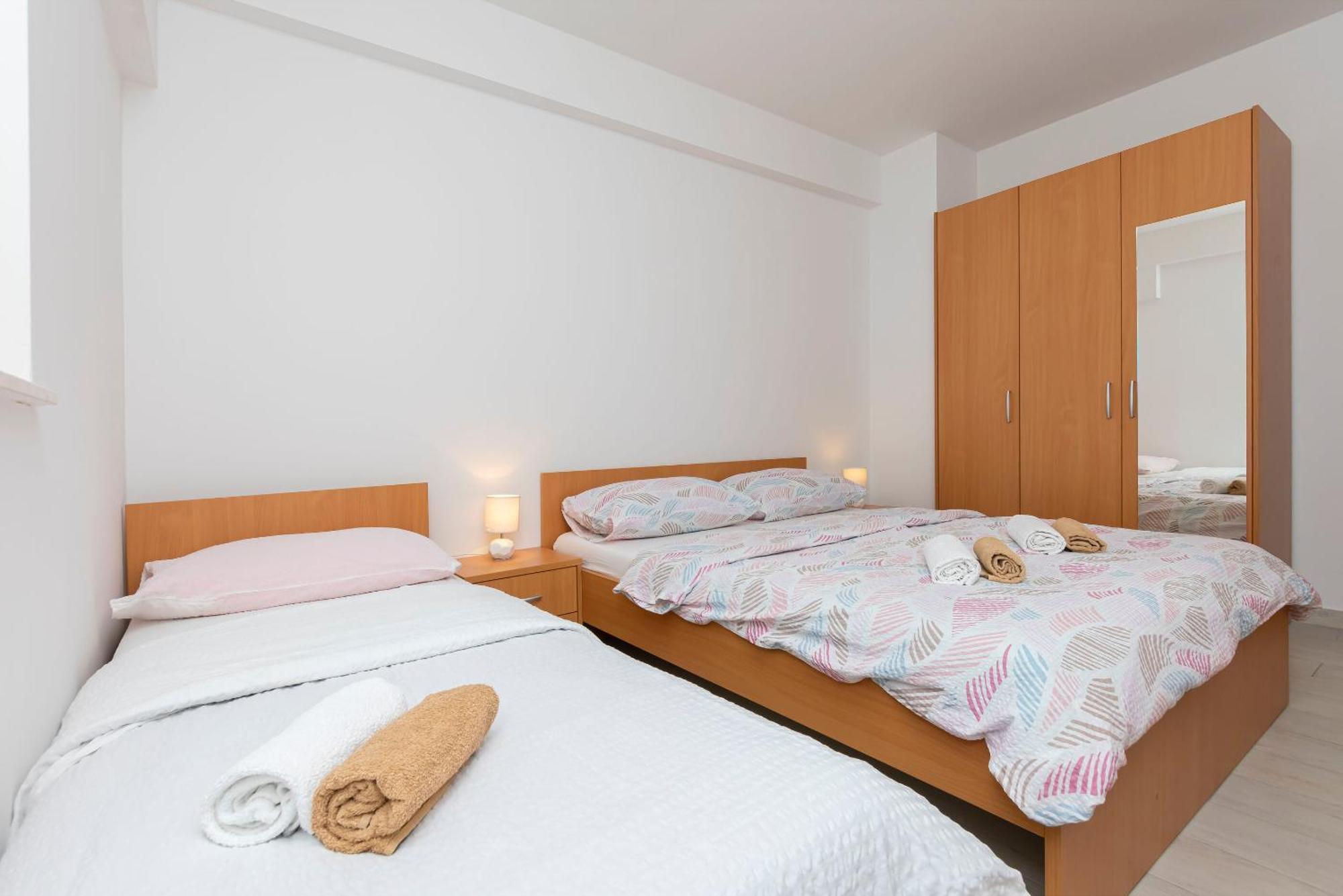 Milas With Pool Apartment Jesenice (Split-Dalmatia)