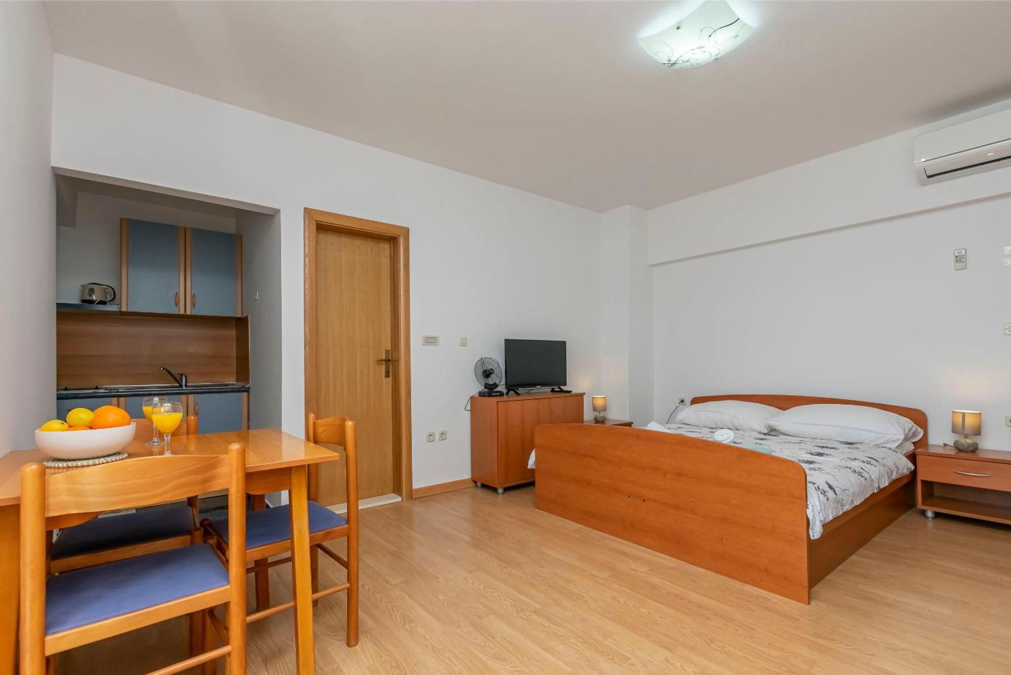 Milas With Pool Jesenice (Split-Dalmatia)