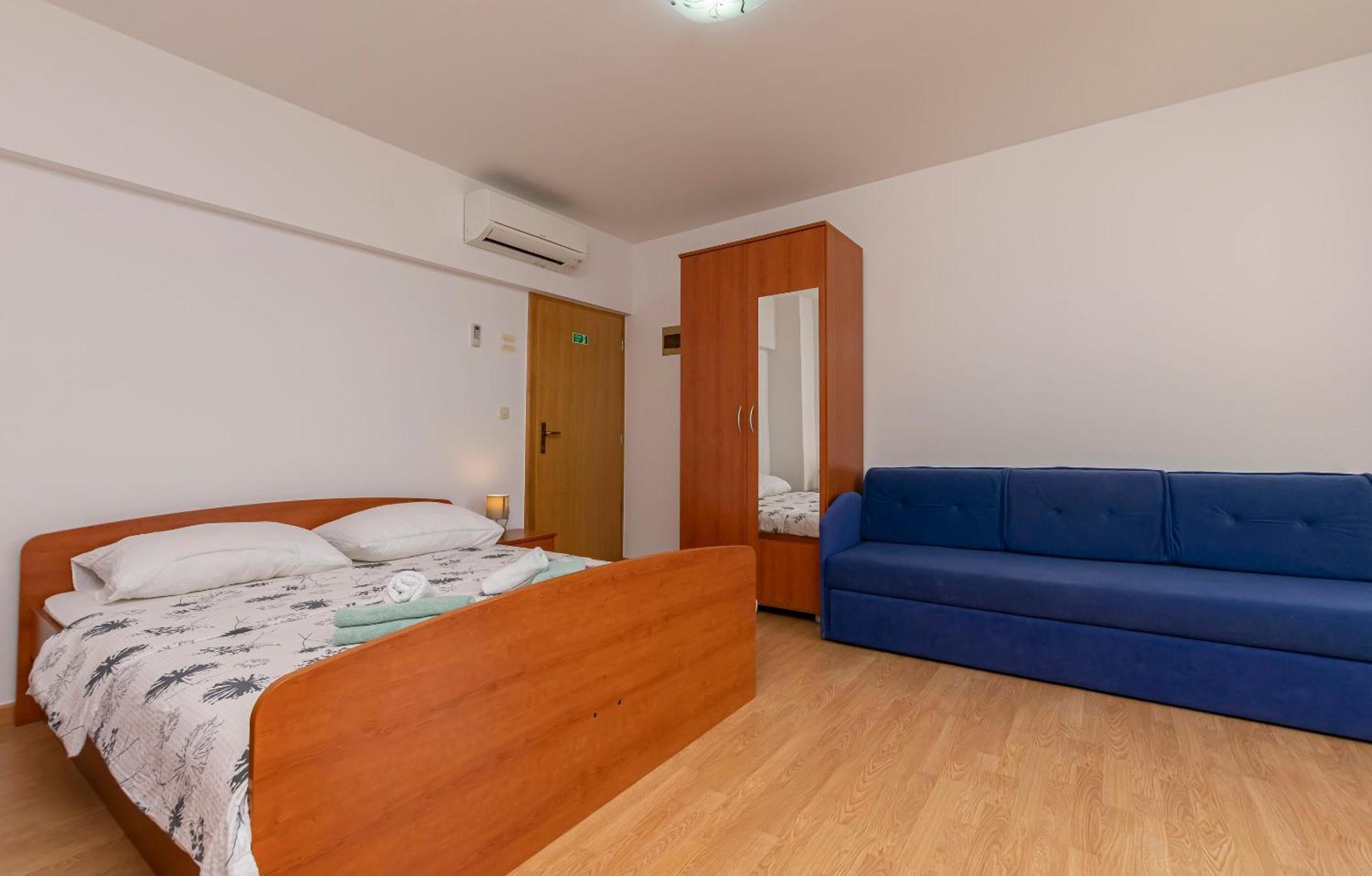 Milas With Pool * Jesenice (Split-Dalmatia)