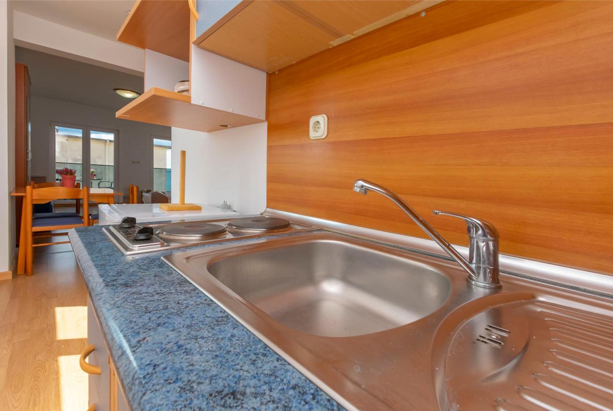 Apartment Milas With Pool Jesenice (Split-Dalmatia)